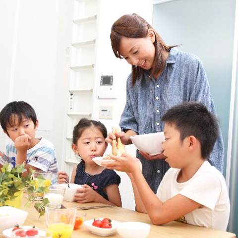 噛むと出るツバ